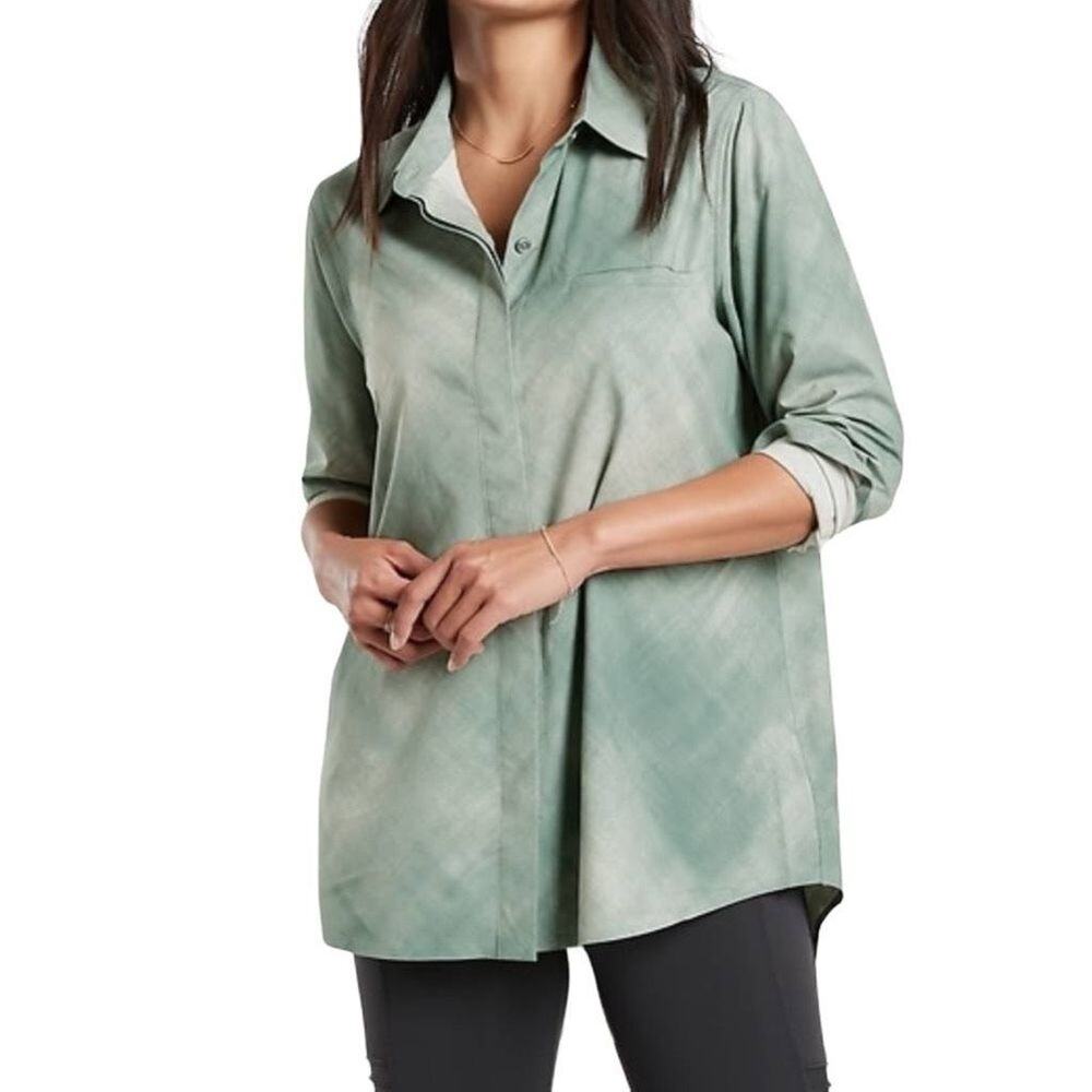 Athleta Urbanite Top in Denali Minimalistic Grey, Size 3X | Button Down Shirt